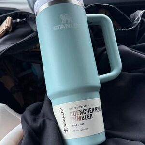 Seafoam color 30oz Stanley flowstate quencher tumbler with straw lid